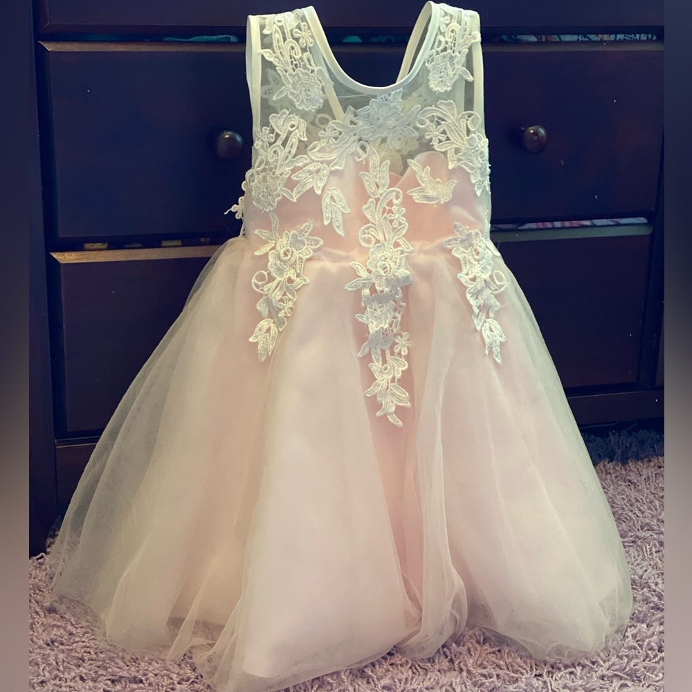 Girls size 5 gorgeous princess formal dress 👗 👸 👑